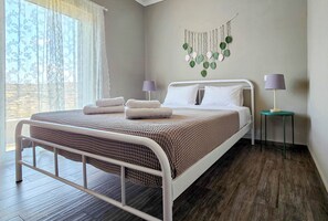 2 bedrooms, in-room safe, iron/ironing board, travel cot - Sitia Bay View Villa Apartment (Σητεία)