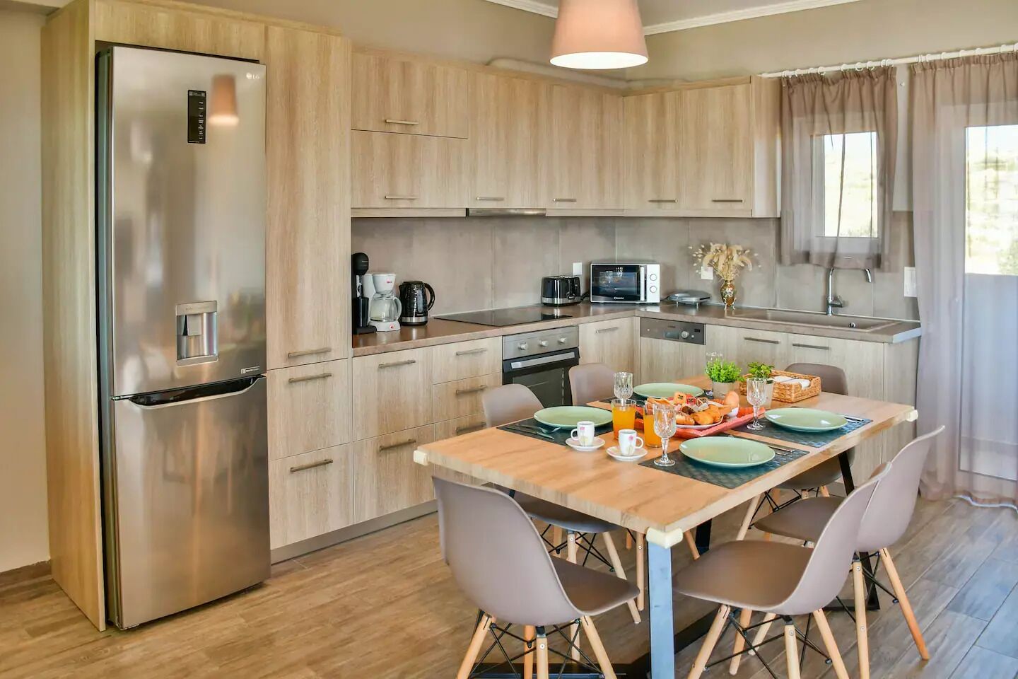 Refrigerador, microondas, horno, placa de cocina