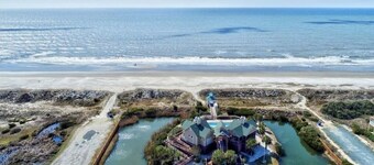 Coastal Retreat Minutes from the Beach/Oak Island and Historic Southport