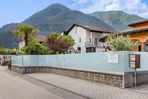 Property grounds - Cà da Sott a nice two bedroom apartment with private garden  (Terre di Pedemonte)