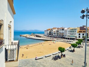 Beach - Penelope: Cozy apartment in the center of village (L'Escala)