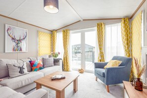 Televisión y chimenea 