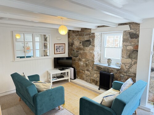 Lower Deck -  a cottage that sleeps 4 guests  in 2 bedrooms