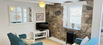 Lower Deck -  a cottage that sleeps 4 guests  in 2 bedrooms