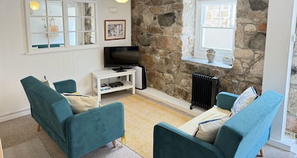 Lower Deck - a cottage that sleeps 4 guests in 2 bedrooms