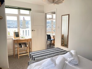 2 chambres, fer et planche à repasser, Wi-Fi gratuit, draps fournis