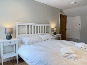 2 dormitorios, tabla de planchar con plancha, wifi gratis y ropa de cama