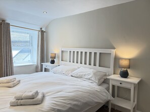 2 bedrooms, iron/ironing board, free WiFi, bed sheets