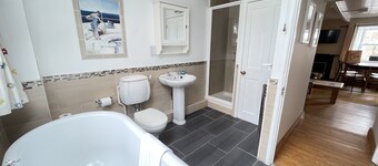 The Nest - a cottage that sleeps 4 guests in 2 bedrooms