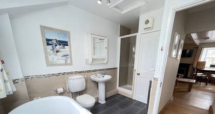 The Nest - a cottage that sleeps 4 guests in 2 bedrooms