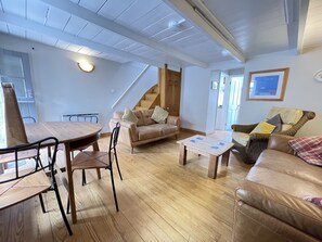 Una televisión, un reproductor de DVD