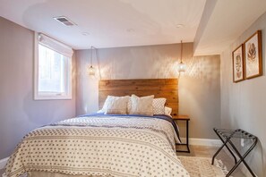 1 slaapkamer, een strijkplank/strijkijzer, wifi, beddengoed