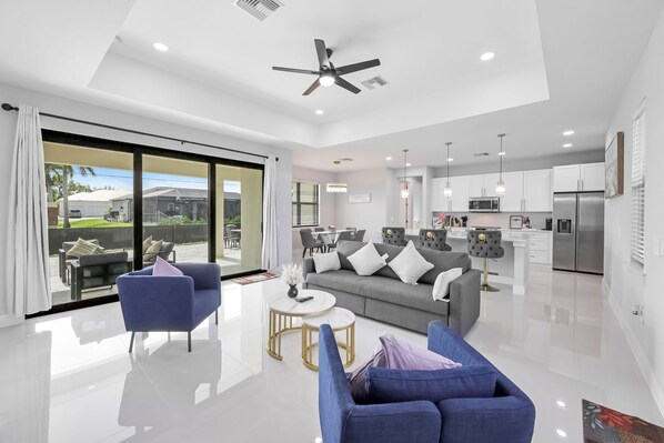 Smart TV - Brand New Vacation Home (Fort Myers)