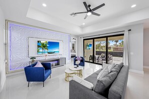 Smart TV - Brand New Vacation Home (Fort Myers)