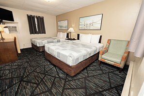 Basic Double Room | Free WiFi, bed sheets - The Edgewood Motel (Peshtigo)