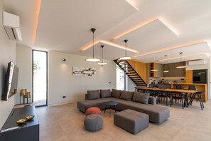 Televisión, mesa de ping pong