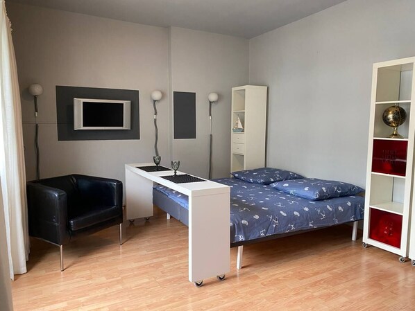 1 habitación, tabla de planchar con plancha, wifi y ropa de cama 