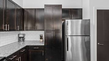 KylskÄp, mikrovÄgsugn, ugn och spishÀll