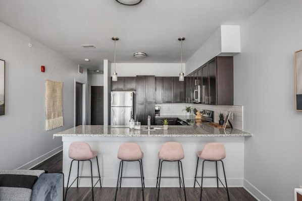 Fridge, microwave, oven, stovetop - CozySuites 2BR Modern Apt near the Fashion Mall (Indianapolis)