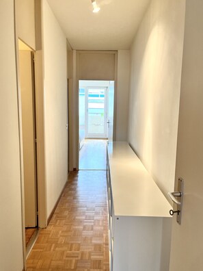 1 bedroom, free WiFi - Yooneet Train Station 1BR Cozy Apartment (Geneva)