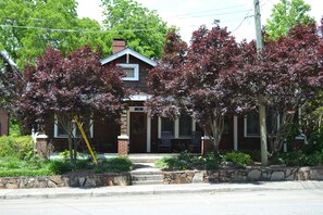 Exterior - The Cabin on Main. Fully furnished home on Main St in downtown Jasper.   (Jasper)