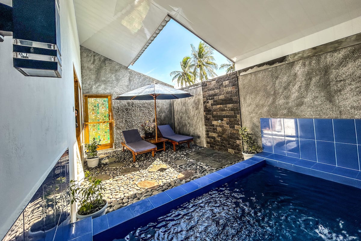 Ocean View Suite With Plunge Pool | Desk, laptop workspace, free WiFi, bed sheets