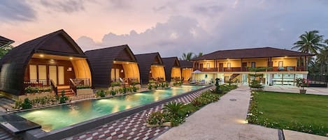 Poolside bar