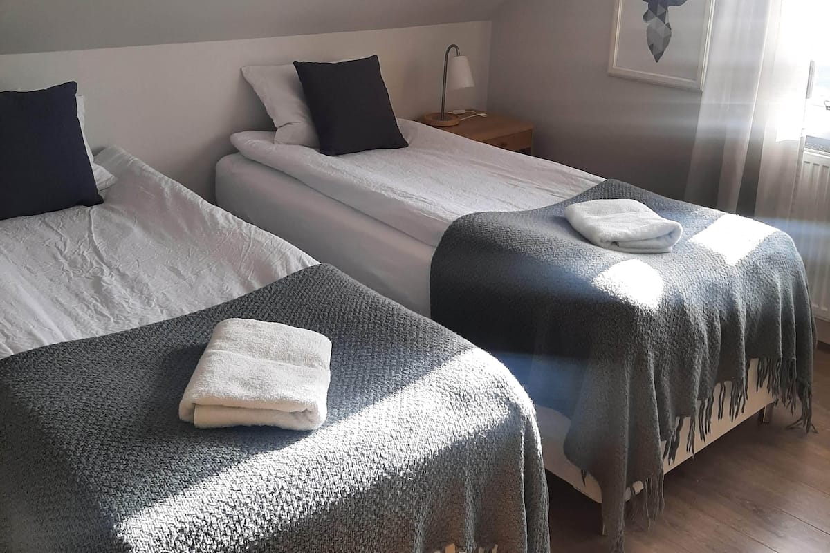 Eenvoudige kamer, 1 twee- of 2 eenpersoonsbedden