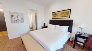 Desk, iron/ironing board, WiFi, bed sheets
