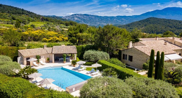 Piscine extérieure, piscine chauffée