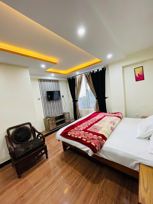 Deluxe Room | Laptop workspace, iron/ironing board, free WiFi, bed sheets - Paradise View Hotel And Restaurant (Khaira Gali)