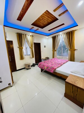 Classic Room | Laptop workspace, iron/ironing board, free WiFi, bed sheets - Paradise View Hotel And Restaurant (Khaira Gali)