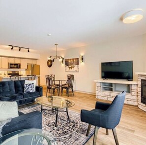 Smart TV - Good place to call home for a week or so (Ellershouse)