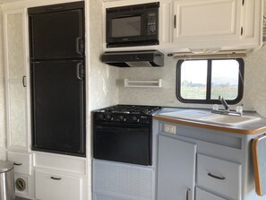 Private kitchen - Camper/RV @ The Rendezvous - Wi-Fi, fire pit, A/C (Cody)