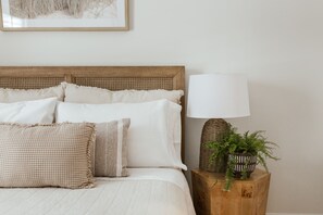 4 bedrooms, iron/ironing board, travel crib, WiFi - Newly built home in Five Points — 1 mile to UGA (Athens)