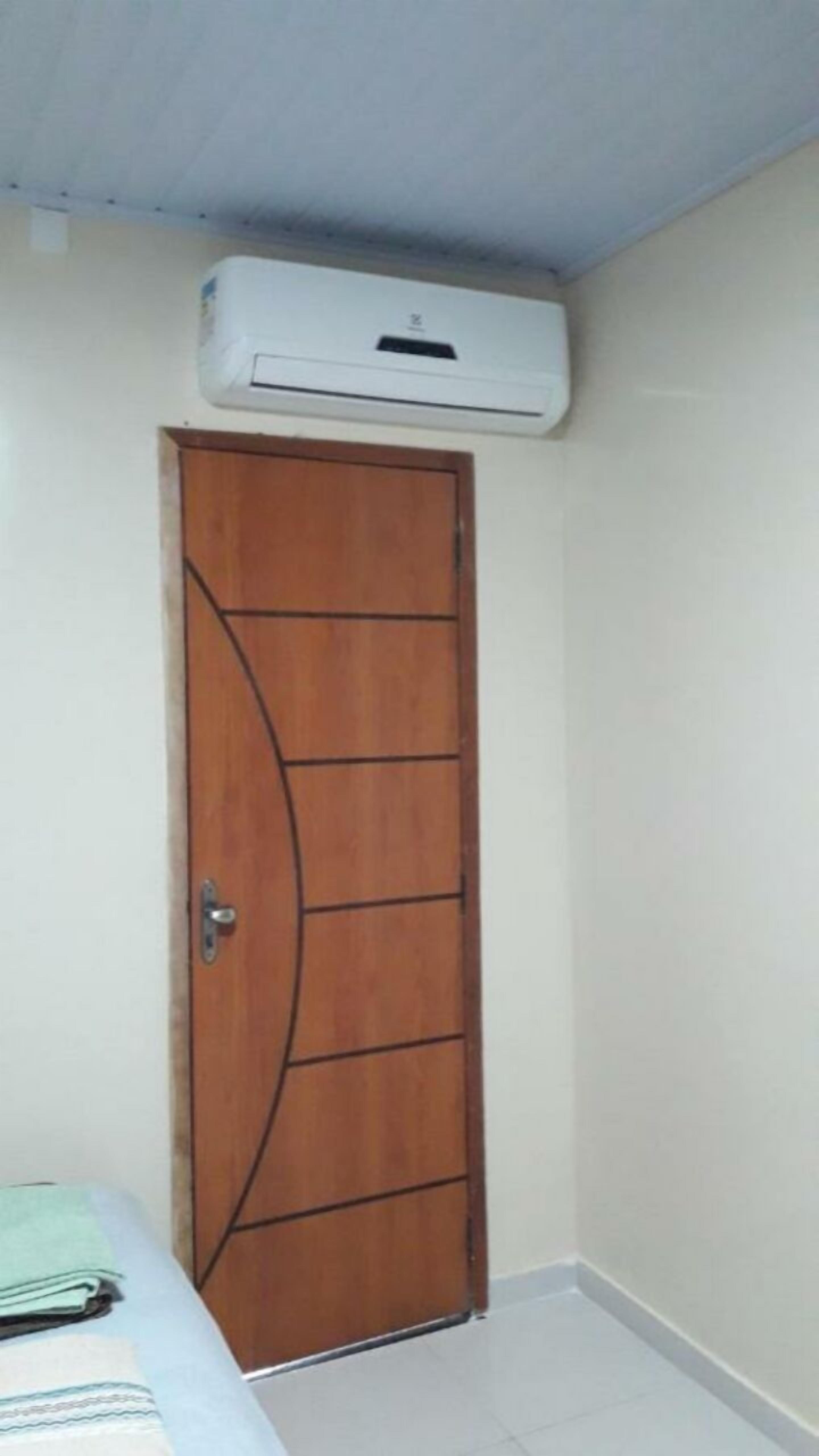 Economy Triple Room | Desk, laptop workspace, iron/ironing board, free WiFi