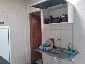 Economy Triple Room | Private kitchen