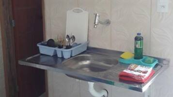 Economy Triple Room | Private kitchen | Cleaning supplies