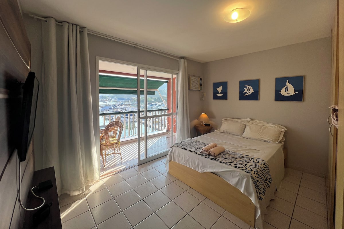 Family Studio, 1 Double Bed with Sofa bed, Ensuite, Bay View | Individually decorated, individually furnished, desk, soundproofing