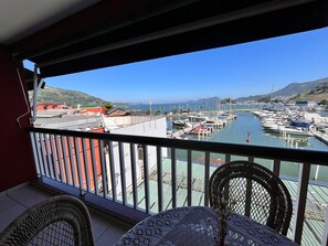 Family Studio, 2 Double Beds, Ensuite, Ocean View | Lanai - PIRATAS RESIDENCE (Angra dos Reis)