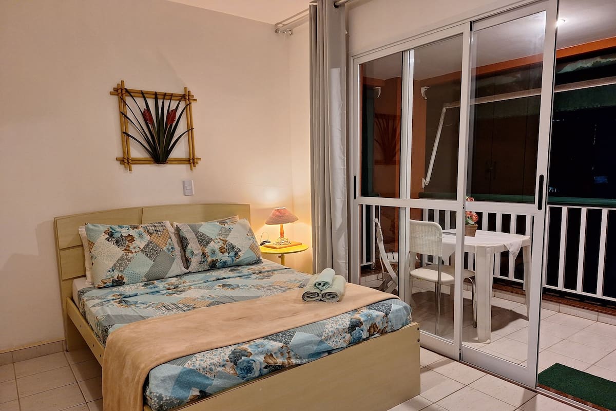 Family Studio, 1 Double Bed with Sofa bed, Ensuite, Ocean View | Individually decorated, individually furnished, desk, soundproofing