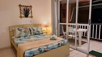 Family Studio, 1 Double Bed with Sofa bed, Ensuite, Ocean View | Individually decorated, individually furnished, desk, soundproofing