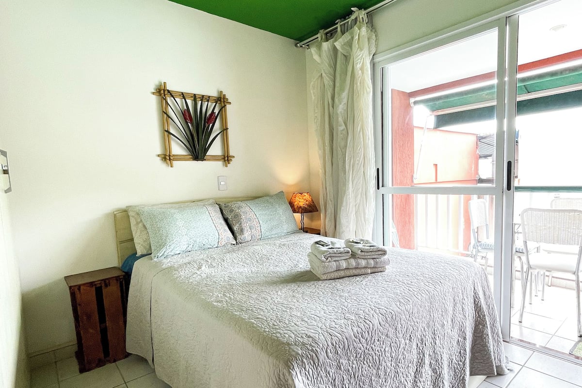 Family Studio, 1 Double Bed with Sofa bed, Ensuite, Bay View | Individually decorated, individually furnished, desk, soundproofing