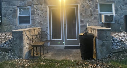 Secluded Apartment in the Woods Near Claytor Lake and Virginia Tech