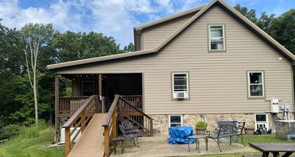 Secluded Apartment in the Woods Near Claytor Lake and Virginia Tech