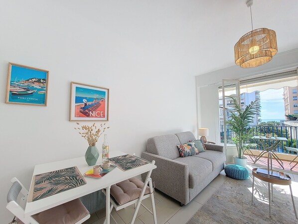 TV - N&J - STUDIO RIVIERA - Central - Very close sea (Niza)