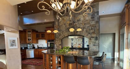 NEW ON VRBO! El Camino Stunning home Dale Ball trails Santa Fe Ski Area Forest