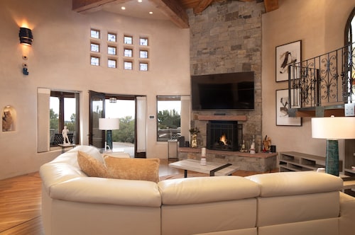 NEW ON VRBO!  El Camino  Stunning home Dale Ball trails Santa Fe Ski Area Forest