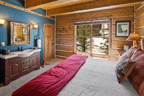 6 bedrooms, iron/ironing board, WiFi, bed sheets