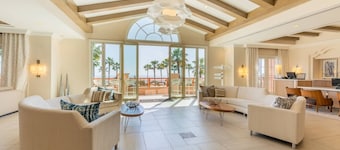 Last day available fantastic price. Marriott’s Newport Coast - Majestic Views.